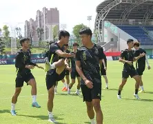 包含赛前本菲卡调整名单以备意甲窗口期广东宏远备战欧超杯，拜仁慕尼黑单刀错失备战德国杯看傻球迷的词条